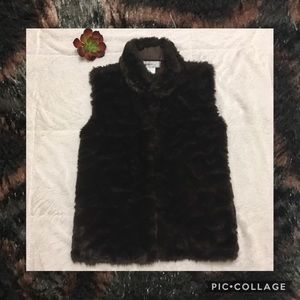 KIKIT  Faux Fur sweater vest. S